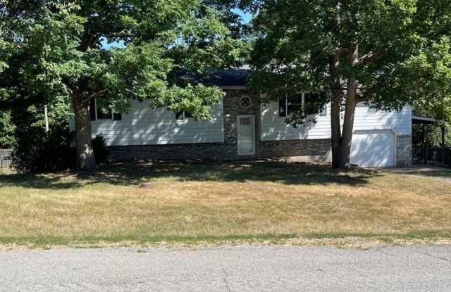 Available December 21st! SPACIOUS  PET FRIENDLY with a FENCE! - 15305 Temple Lane, Pulaski County, MO 65584