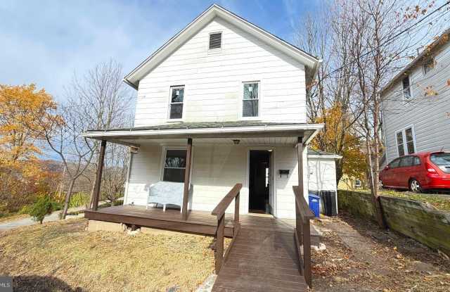 6 FERN AVE - 6 Fern Avenue, Carbondale, PA 18407
