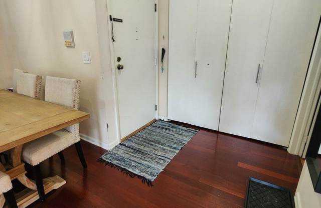 220 Hawthorne Court Gallery 2