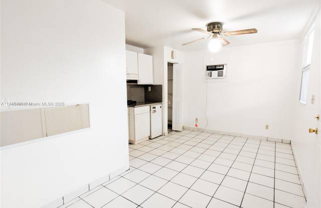 2433 SW 11th St photos photos