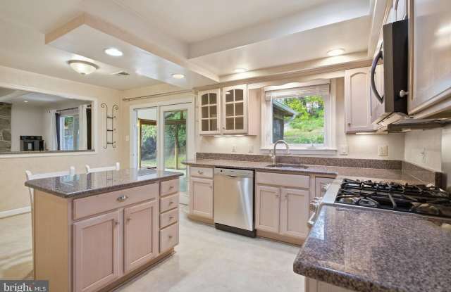 9369 TOVITO Drive - 9369 Tovito Drive, Mantua, VA 22031