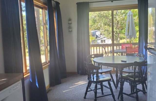 2 Bed, 1 Bath Cabin - Fully Furnished! - available for rent December 1st - of May 2026 Gallery 4