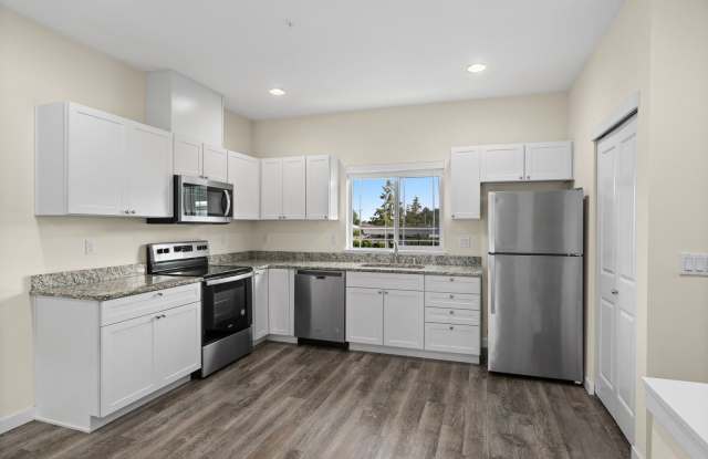 Pinnacle Landing Townhomes - Two Bedroom Townhouse Gallery 3