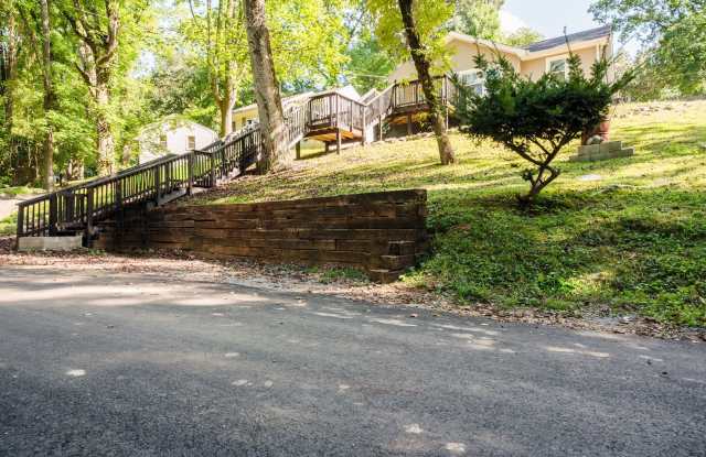 712 Woodlawn Dr - Furnished Rental Gallery 4