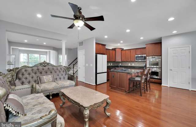 42712 OGILVIE SQUARE photos photos