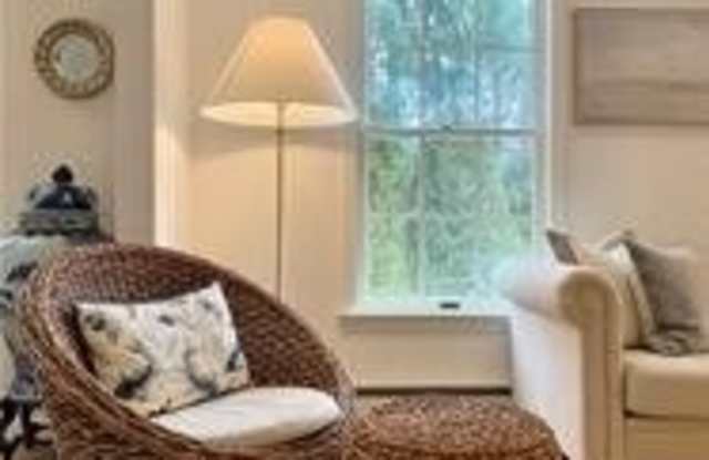 2421 Noyac Road Gallery 4