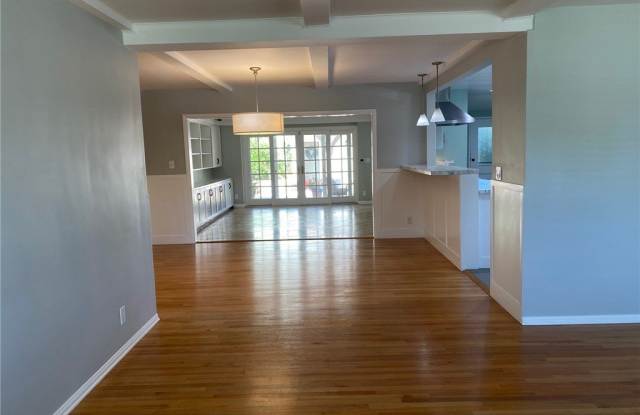 4125 Bakman Avenue Gallery 3