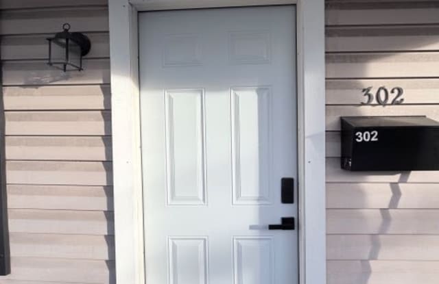302 North Bromley Avenue Gallery 1