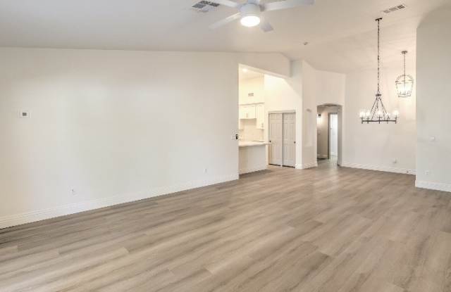 908 Majestic Oak St Gallery 4