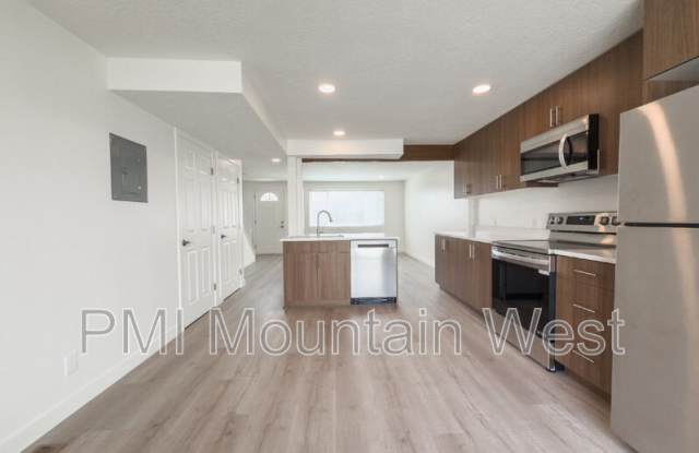 945 S Main St. photos photos