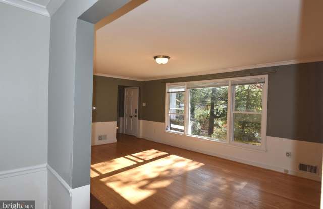 5631 MASSACHUSETTS AVENUE Gallery 4