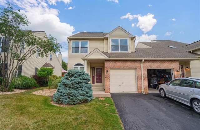 323 Surrey Place photos photos