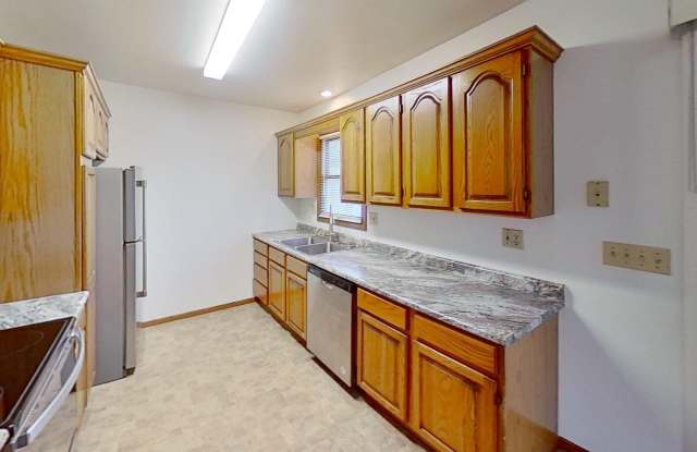 Duplex with two huge bedrooms, walk in closet, 1.5 bath, full basement, lawn and snow removal included. Garage available. Gallery 3