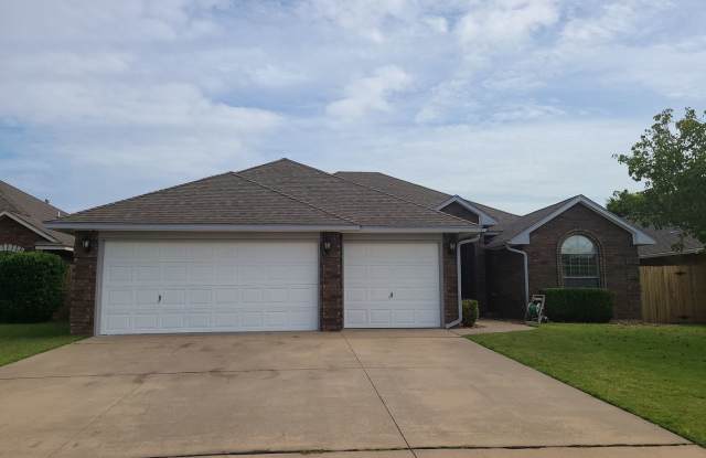 4 bed, 2 bath ,3 car with storm shelter! Brand New Carpet and ready for move in! photos photos