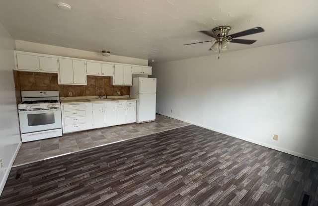 2 Bedroom Duplex Available Now! Gallery 3