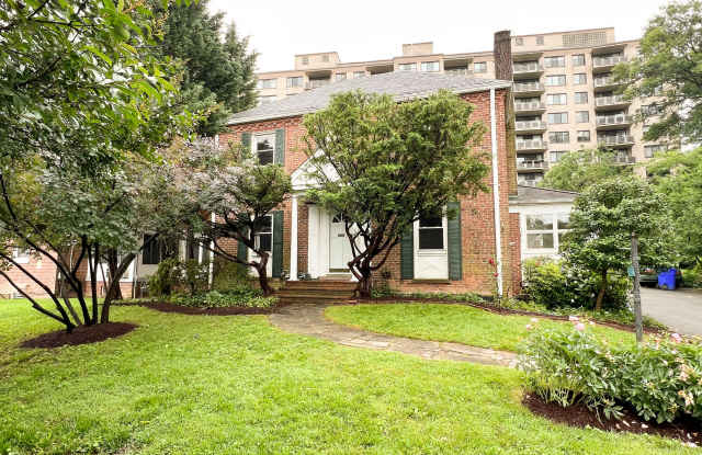 1004 Noyes Drive Gallery 1