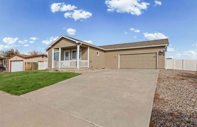 Spacious 4 Bedrooms | 3 Bathrooms | Pet Friendly | Fenced Yard | 2-Car Garage in Wellington Gallery 3