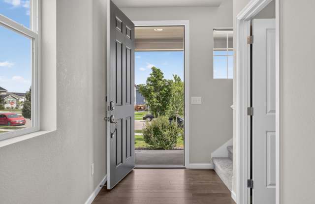 Newer 3BD/3BA Home w/ Quartz Island, Fenced Yard & High Ceilings Gallery 3