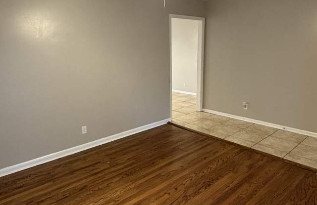 4817 Greenfield Dr Gallery 2