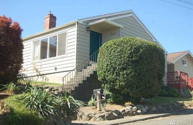 Beacon Hill 3 bedroom, 2 bath. 1 car garage with large storage loft. photos photos