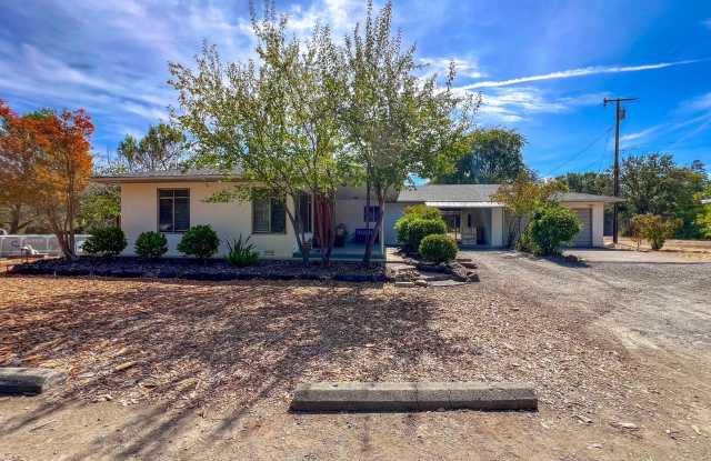 Charming St. Helena Home on 10 Acres Gallery 1