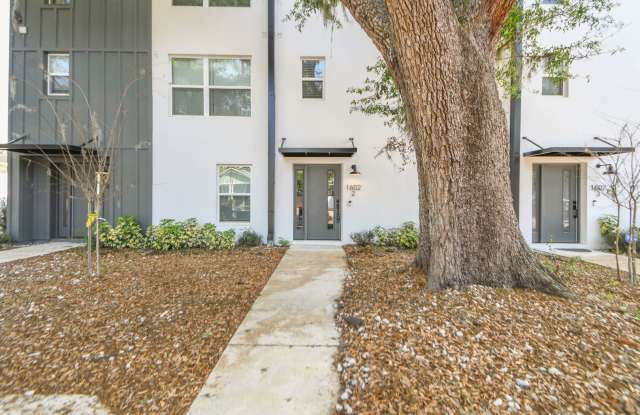 Expect to be impressed by this Chic 3 Bedroom 2.5 Bath Virtually BRAND NEW Townhome in Colonial Town. - 1602 Park Lake Street, Orlando, FL 32803