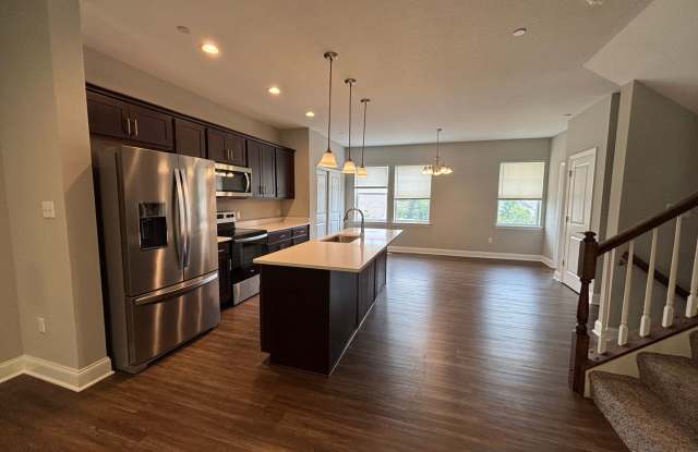 Stunning 3 Bed Townhome with 2 Car Garage in Washington! Gallery 2