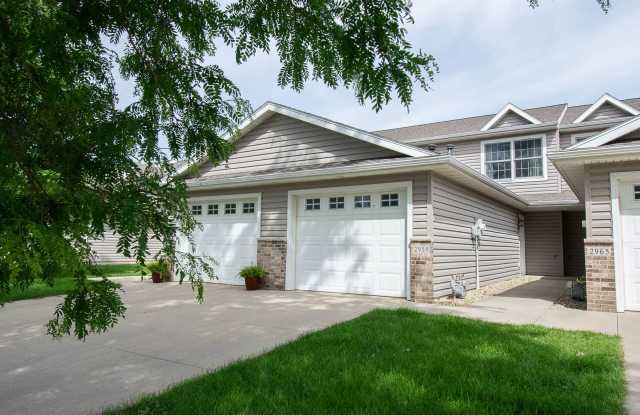 Townhome in Quiet NW Rochester Neighborhood! photos photos Townhome in Quiet NW Rochester Neighborhood! photos photos