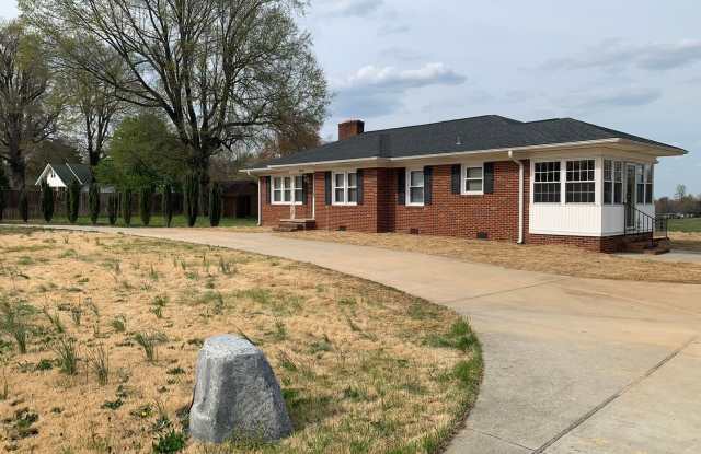 Country Living with City Convenience! photos photos