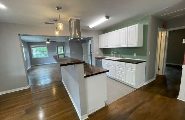 For Lease - 3 BR|2 BA in St. Andrews! Gallery 4