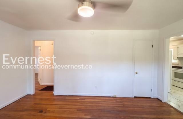 1368 Tomahawk Road Gallery 3