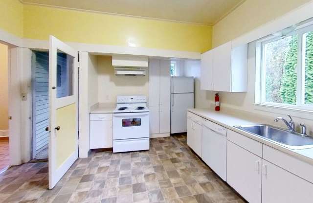 4 Bedroom 1 Bath Home near WWU photos photos