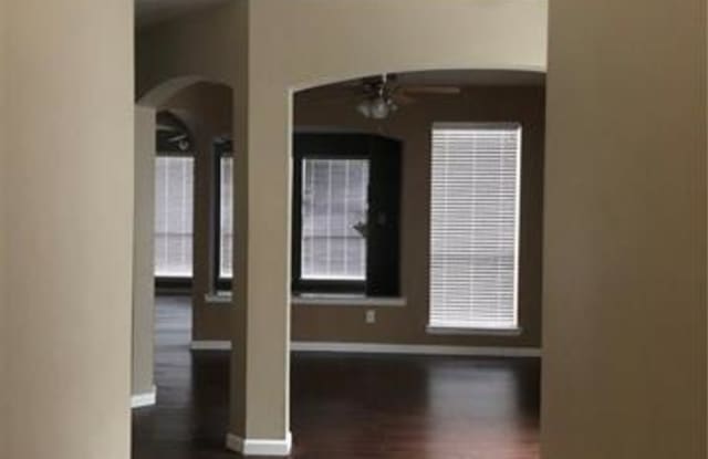 3104 Hollow Valley Drive Gallery 2