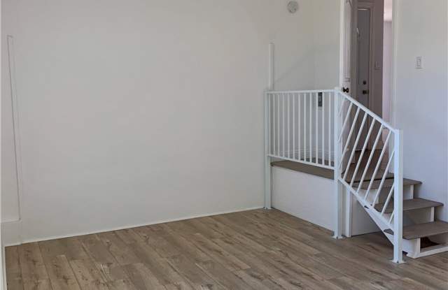 19401 Welby Way Gallery 4