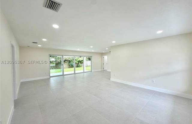 8820 SW 85th St Gallery 2