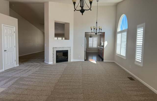 Beautiful Eagle Canyon Home in Spanish Springs. Spacious 5 bedroom Gallery 4