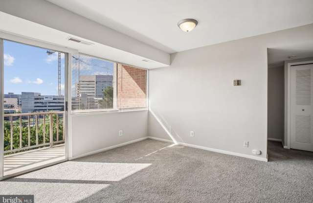 5831 QUANTRELL Avenue Gallery 4