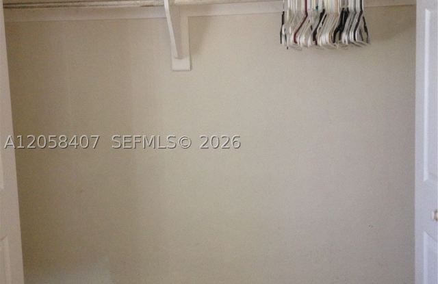 2734 SW 24th Ter Gallery 4