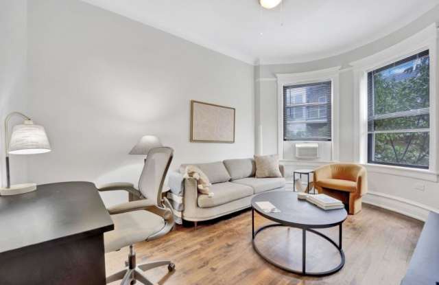 1004 W Dakin Street, Gallery 1