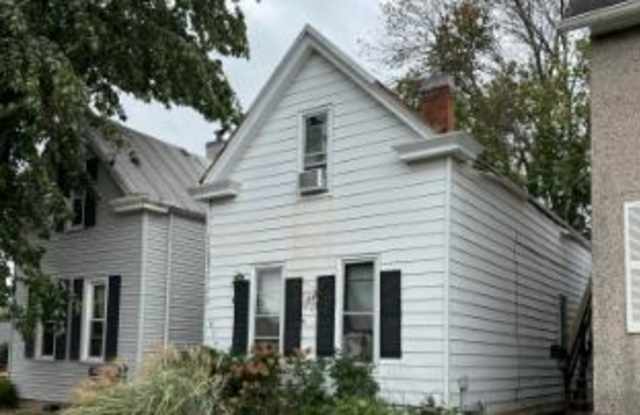 836 Adams Street - 836 Adams Street, Quincy, IL 62301