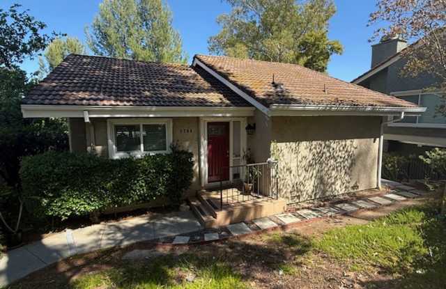 Beautiful 4 bedroom 2.5 bath home in Oak Park Gallery 3