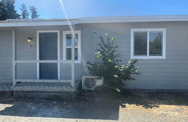 Remodeled 2 bed/1 bath in country setting photos photos