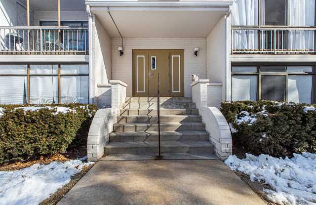 1 Bedroom Condo Walking distance to UofD  Showing - Showing Friday 10/9 2PM-2:15 Gallery 3