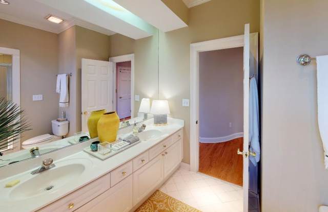 1141 Dilworth Crescent photos photos