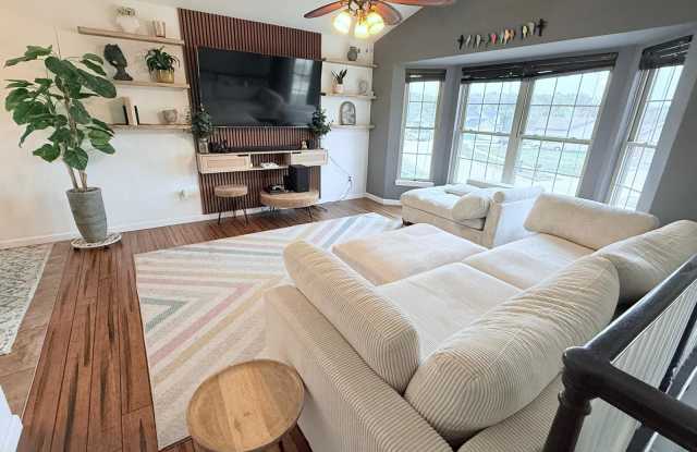 806 Hawks Cir Dr - 806 Hawks Circle Drive, Hillsboro, MO 63050