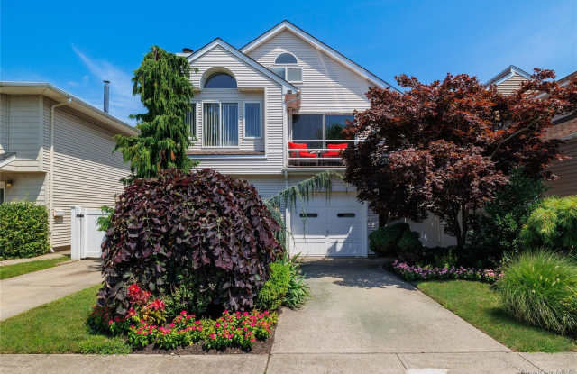 459 E Pine Street photos photos