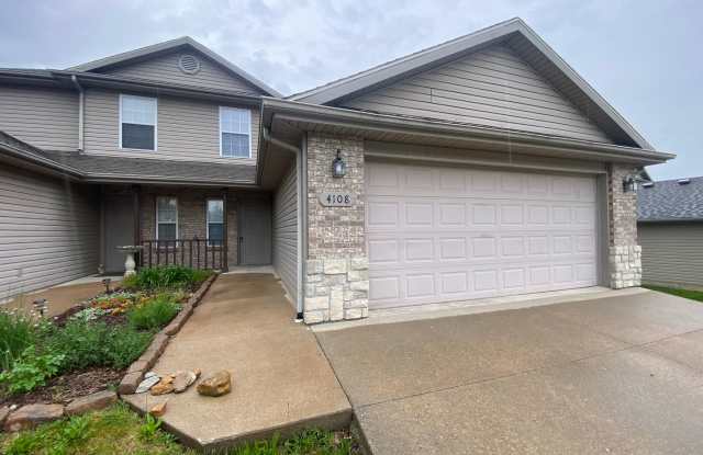 Spacious 4-Bedroom Home with 2-Car Garage in Columbia, MO photos photos