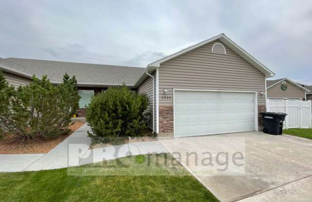 4 Bed, 3 Bath Town Home w/ 2 Car Garage - Ammon - 2942 Glenn Cove Court, Ammon, ID 83406