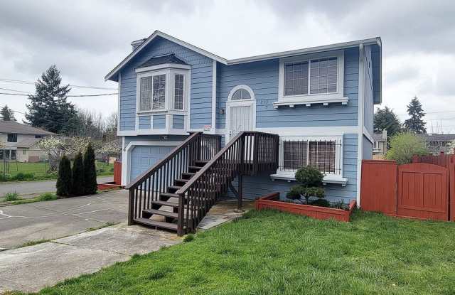 Spacious 4 Bedroom Home in S.Tacoma, Available Now! Gallery 1