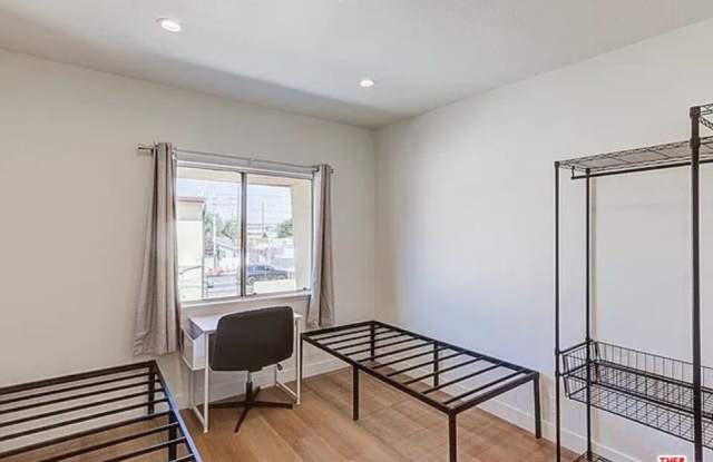 1281 W 38th St photos photos
